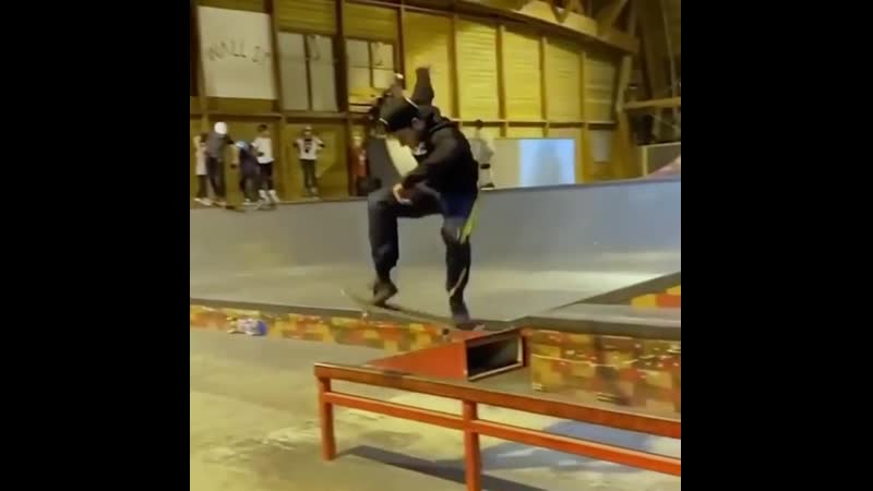 Aurelien giraud / tre flip front feeble
