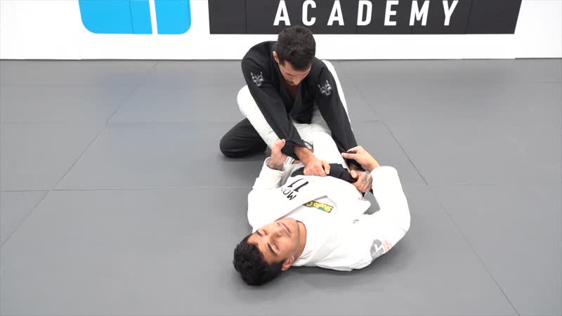 Rudson mateus 2 hip switch sweep vs opponent trying to open the guard with the knee on the middl