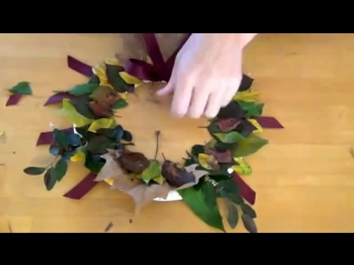 How to make an autumn leaf wreath