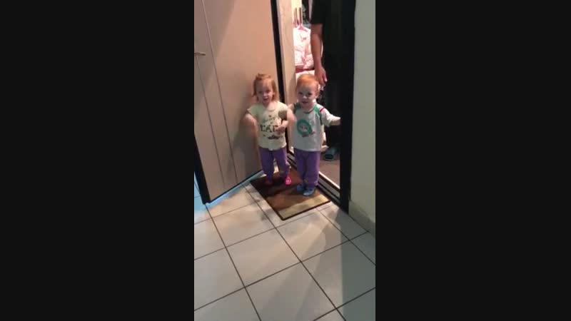 Вика и вадик провожают