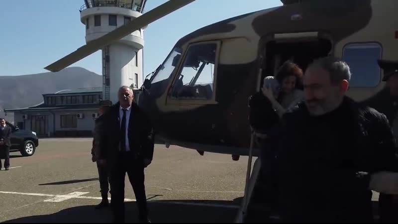 Փաշինյանն ընտանիքի հետ ուղղաթիռով ժամանել է արցախ