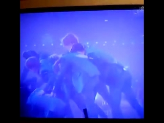 150315 exo sehun stroke kai's back gently l[fancam]