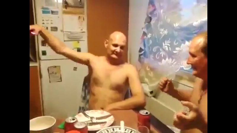 Пьяные мужики и электрошокер