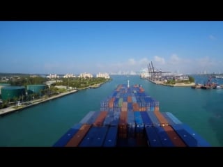 Рассекая просторы мировых вод work on a container vessel
