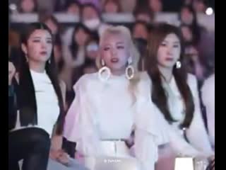 Yuna commented after she saw nayeon on main screen