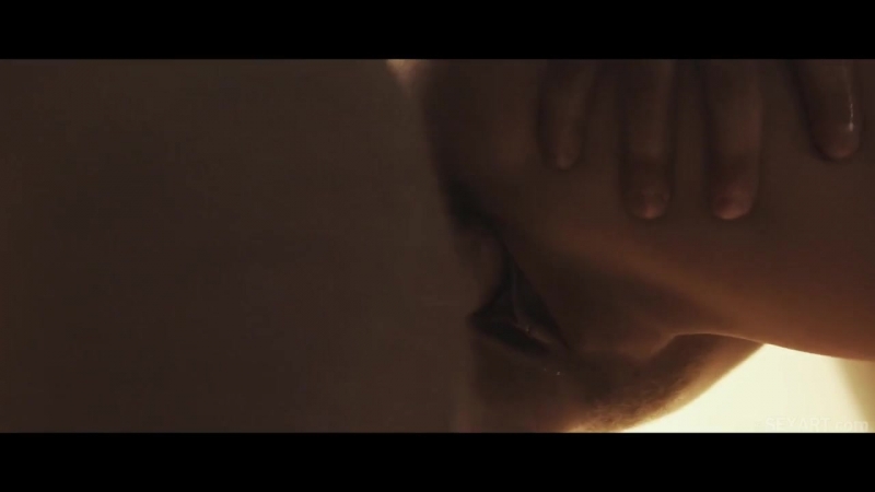 Batsa me parnishka pryamo v koridore nejno trahnul svoyu devushku 720