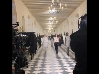 Кристен на показе chanel métiers d'art da chanel