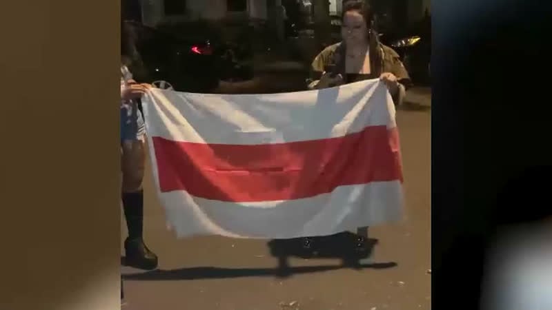 Жительницы сша в знак солидарности с белорусами сожгли бчб тряпку