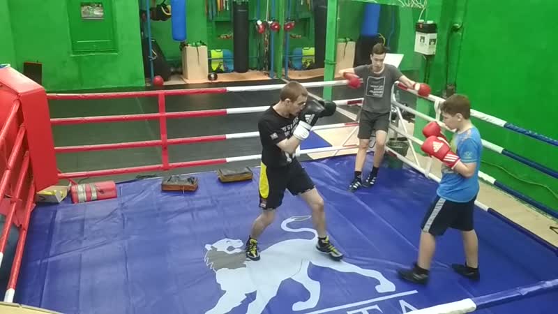 Отрабатываем двойку прямой на опережение и правый боковой(прямой)