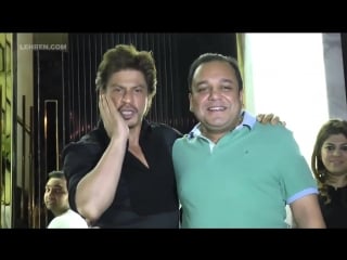 Shah rukh khans cute reply to media photographers asking for photos