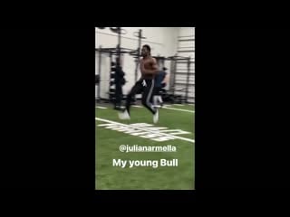 Antonio brown almost gets head taken off after 315 bench press reps