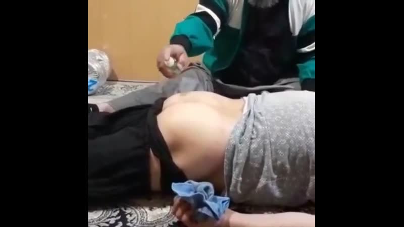 Попросил сделать друга укол