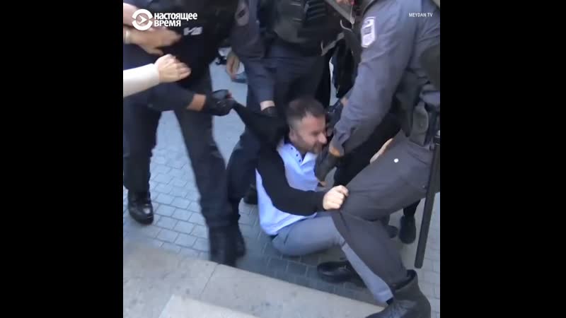 В баку полиция разогнала согласованный митинг