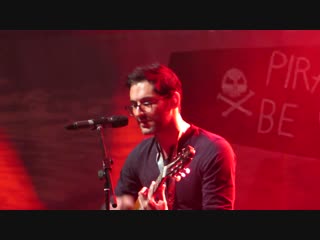 Tom ellis sings damien rices the blowers daughter (hd)