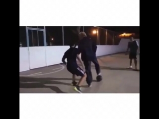 Этот дед играет лучше тебя