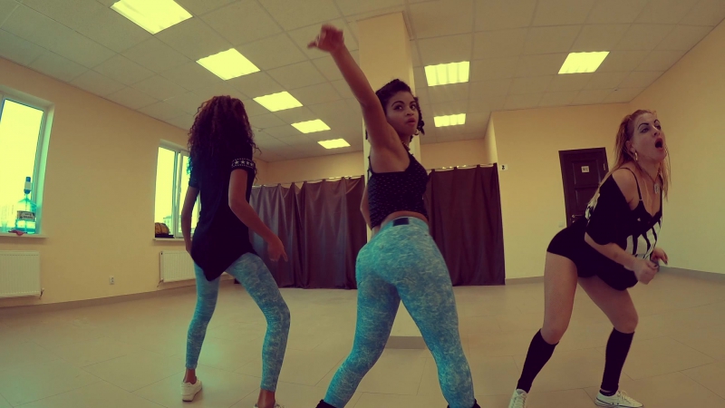 Latin mix show magui, yumi and beatriz