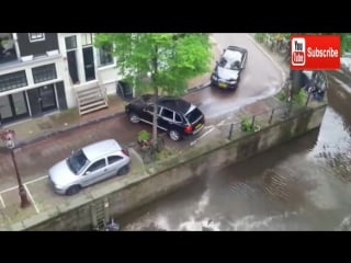 Жгучая мусульманка позирует в никабе и двигает попой сочные попки тверк