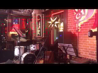 Katta kokrakli uzun oyoqli