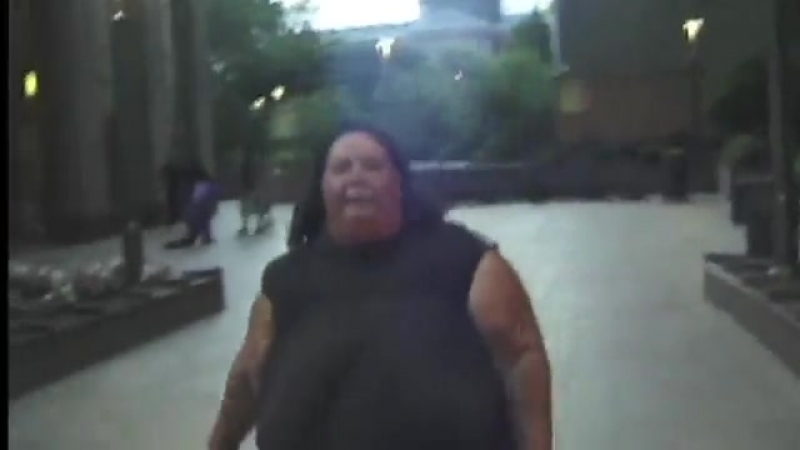 Не лезь, она тебя сожрет