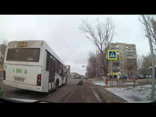 ✔ особое мнение один скрылся, второй просто пошел дальше авария с пешеходом в уральске (22 03 2016)