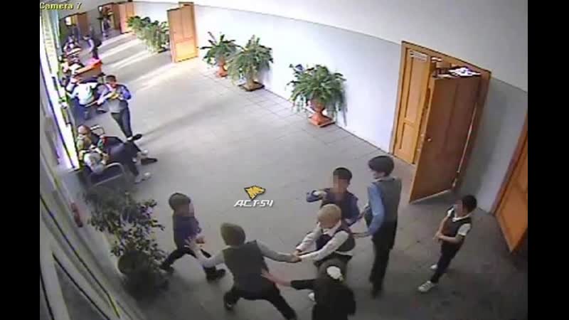 В новосибирской школе старшеклассники сломали позвоночник 18 летнему мальчику