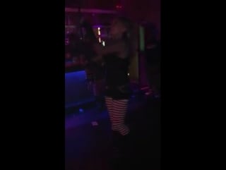 Дианка танцует )