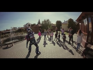 Оптимус любит танцевать киндер каприз