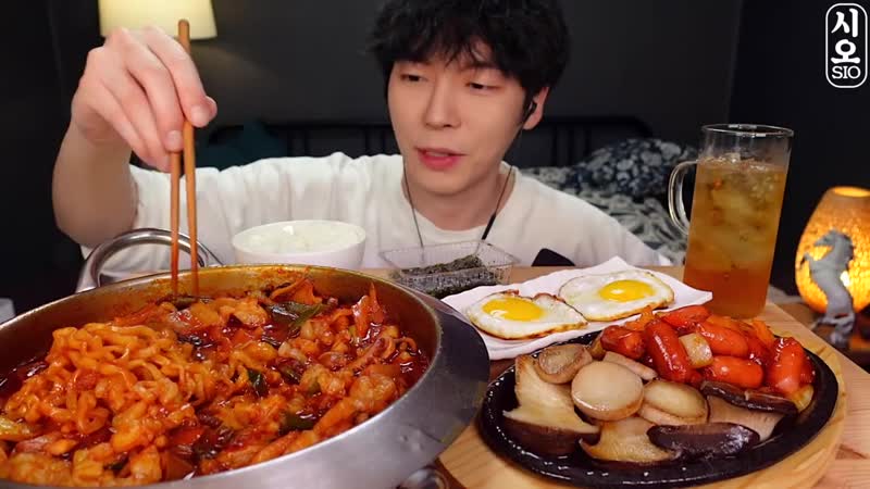 Mukbang porn video – [sio asmr] asmr mukbang | 직접 만든 낙곱새 치즈볶음밥 쏘야 소세지 버섯구이 먹방 &amp; 레시피 fire noodles and seafood eating