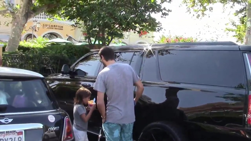 September 2, 2015 scott disick takes a jubilent mason to lunch in calabasas