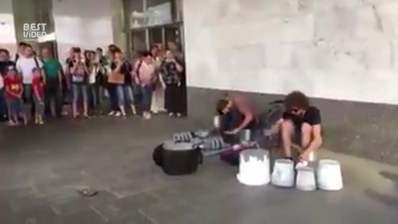 Москвичи защитили уличных музыкантов от сотрудницы метро