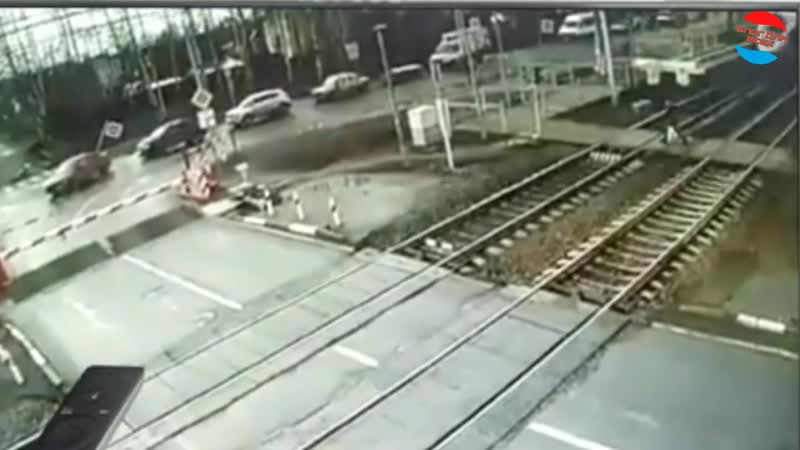 Сапсан сбил человека на полной скорости