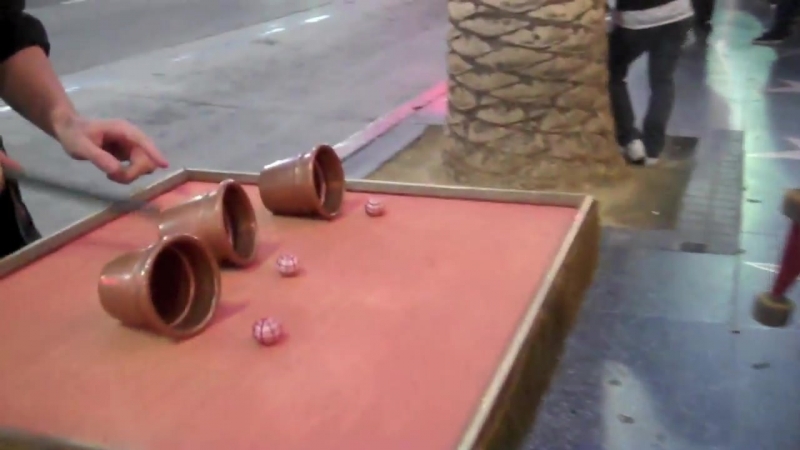 Street magic in hollywood! matthew noahs cups and balls