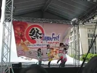 Momoiro clover z z densetsu owarinaki kakumei [momoclo in malaysia 2012]