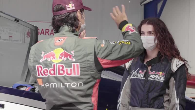 Burcu özberkin red bull sporcusu dario costa ile havada akrobasi heyecanı