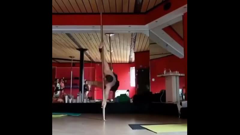 Минутка юмора на пилоне)