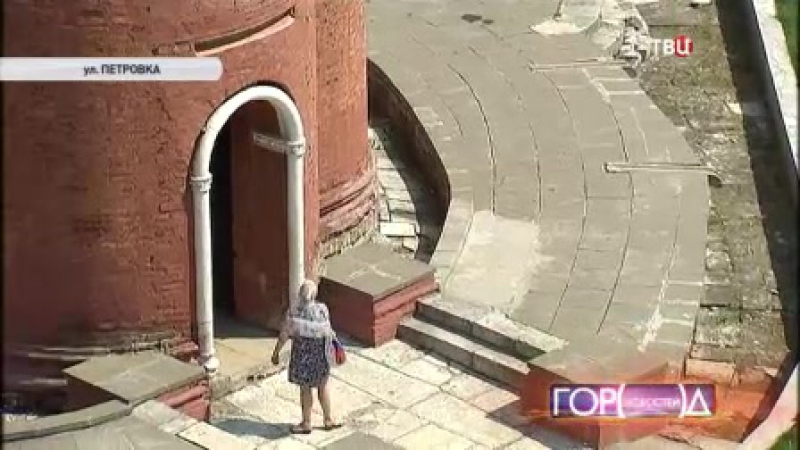 На территории высоко петровского монастыря нашли древний колодец
