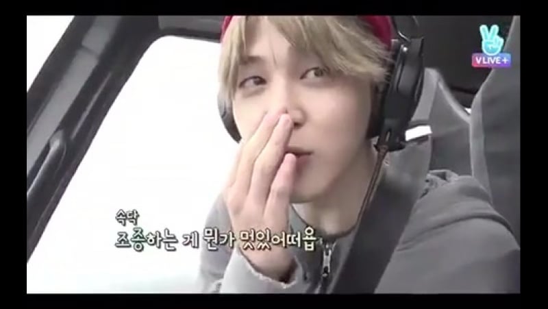 У чонгука уводит парня какой то пилот[jikook, kookmin, jungkook, jimin, чигу, чигуки, minkook, slash, gay]