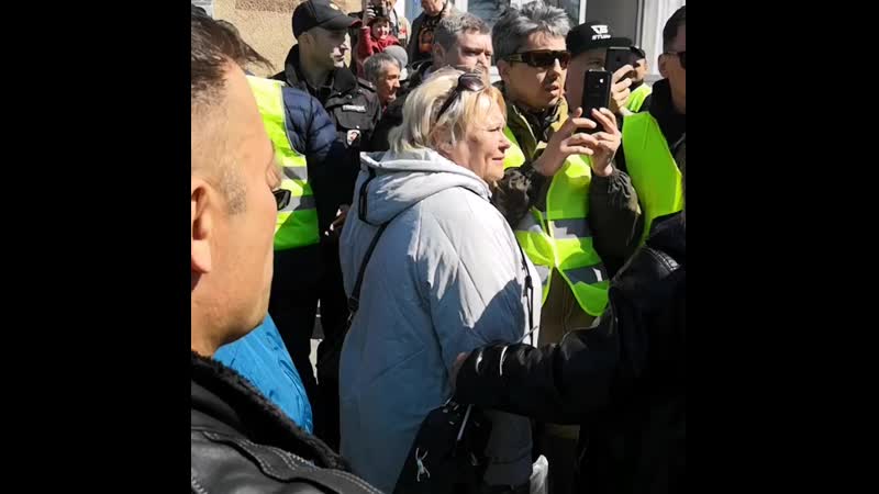 Задержание людей в жёлтых жилетах в петропавловске камчатском 1 мая 2019 mp4