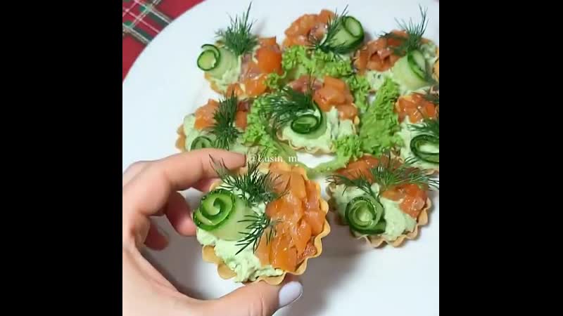 Тарталетки с семгой и огурцами (ингредиенты в граммах в описании)