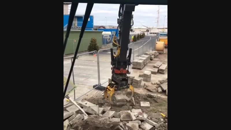 А теперь представьте что за рычагами никого нет😱 и система полностью автономная