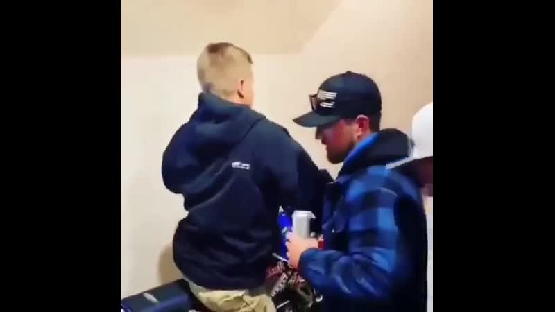 Поспорил с друзьями что сможет!