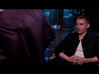 Woody harrelson hilariously crashes interview with dave franco lizzy caplan