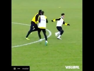 Усейн болт футбольная тренироа