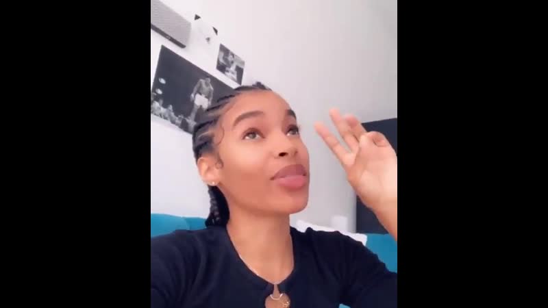 Негритянка читает рэп под музыку tupac keep ya head up