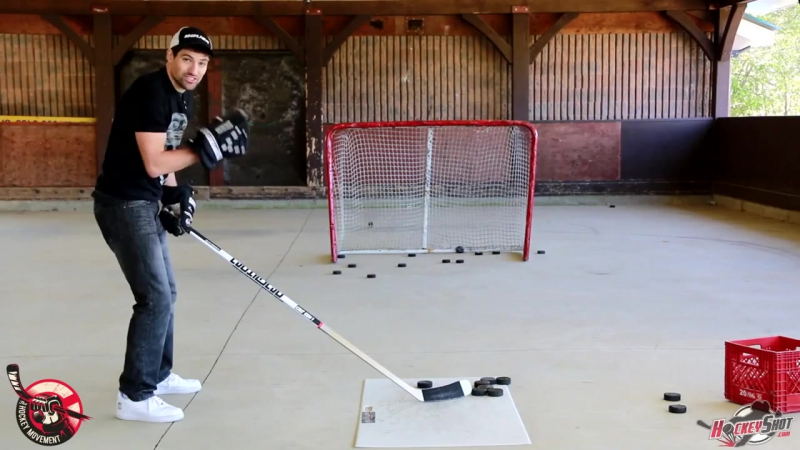 №3 тренироа кистевого передвижение шайбы перед броском