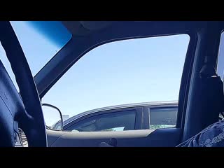 Дрочит сладкий член в машине перед мусульманкой в