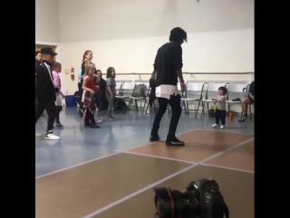 Lestwins incognitoaww lil man trying to dance via @ officiallestwins ig story #lestwinsaddict #lestwins