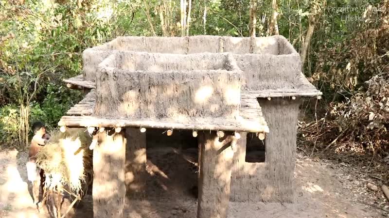 Бушмены строят дом из грязи, соломы и травы