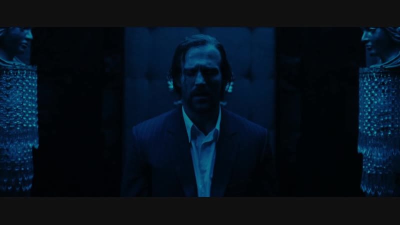 Револьвер сцена в лифте