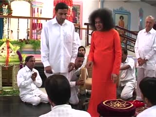Thursday divine darshan of sathya sai baba brindavan part 67